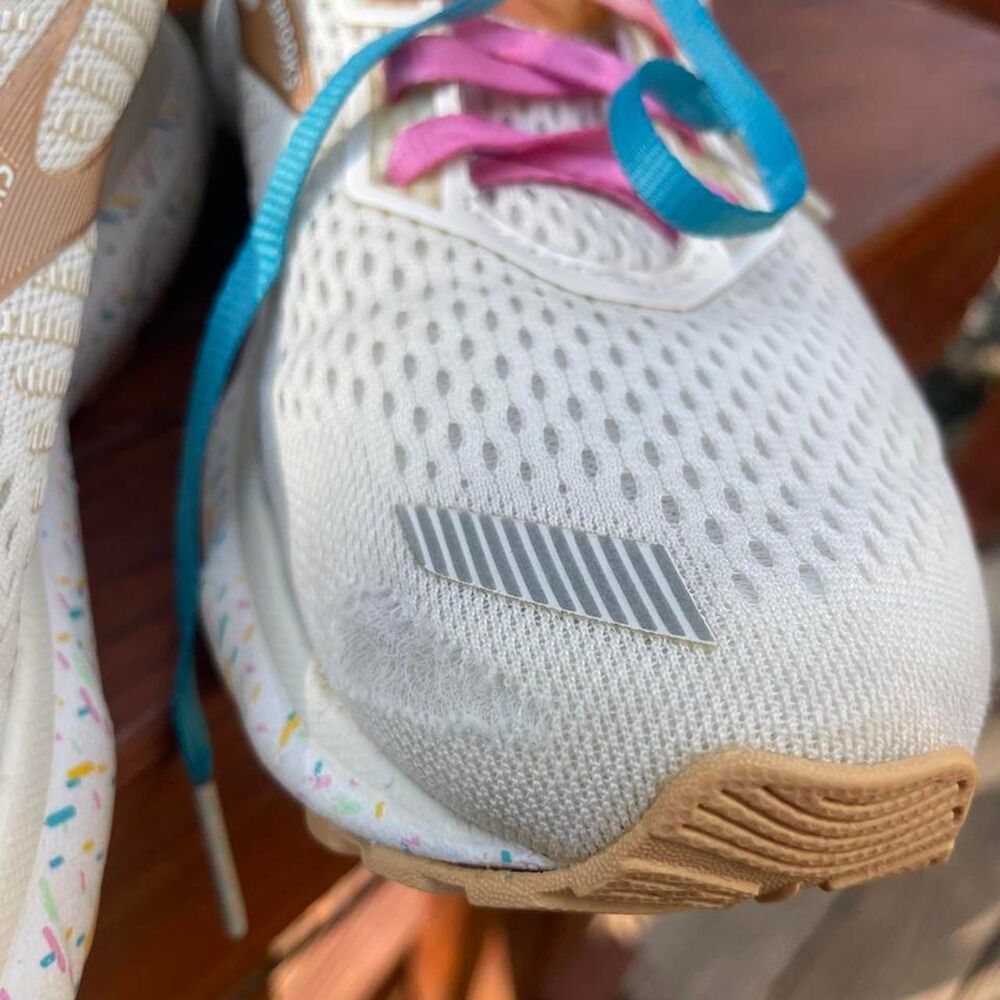 Brooks Women's 8.5 Ghost 12 Vanilla Ice cream w/ sprinkles inspired shoes - Picture 6 of 8